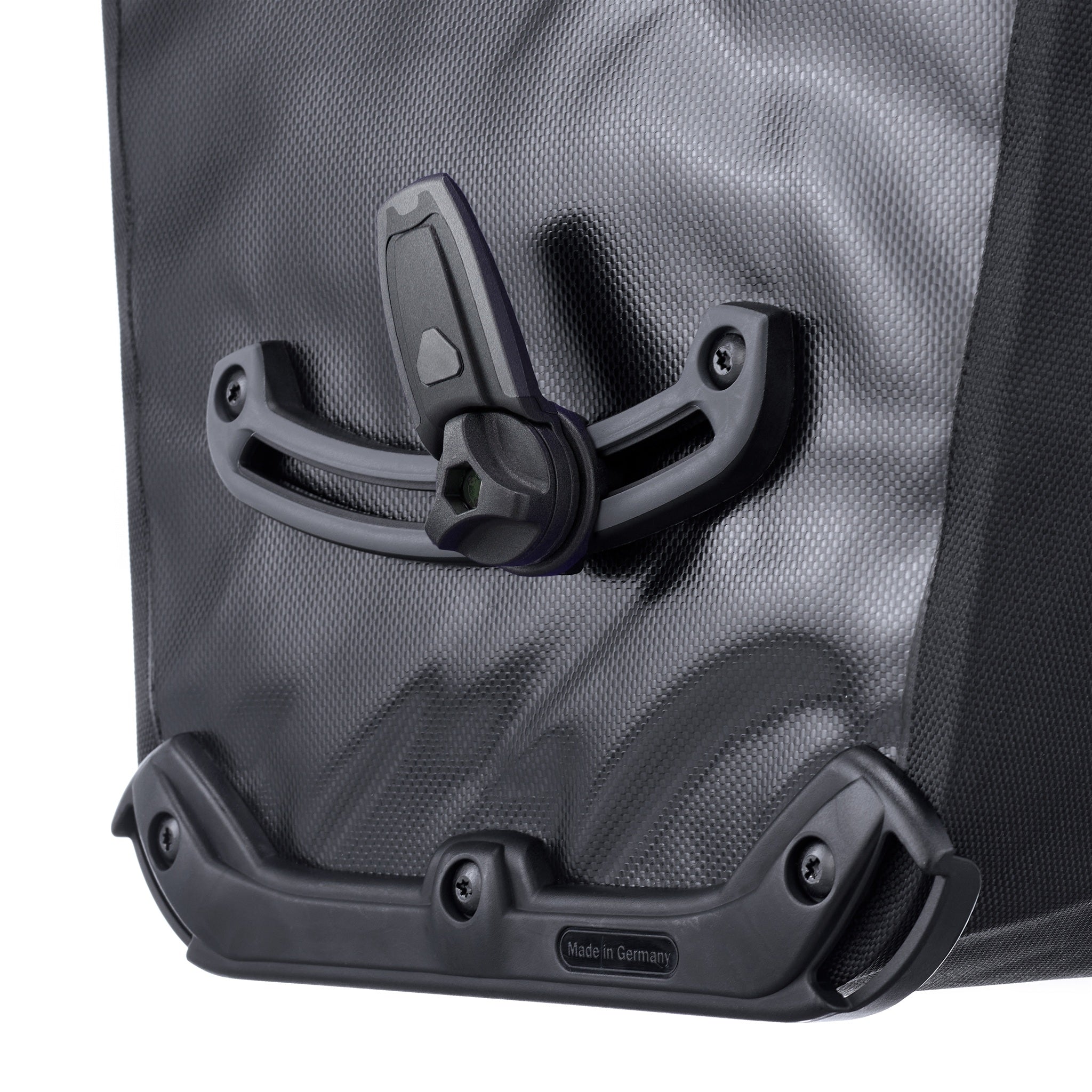 Achteraanzicht close-up van ORTLIEB Back-Roller XL QL2.2 asphalt - black met Quick-Lock systeem