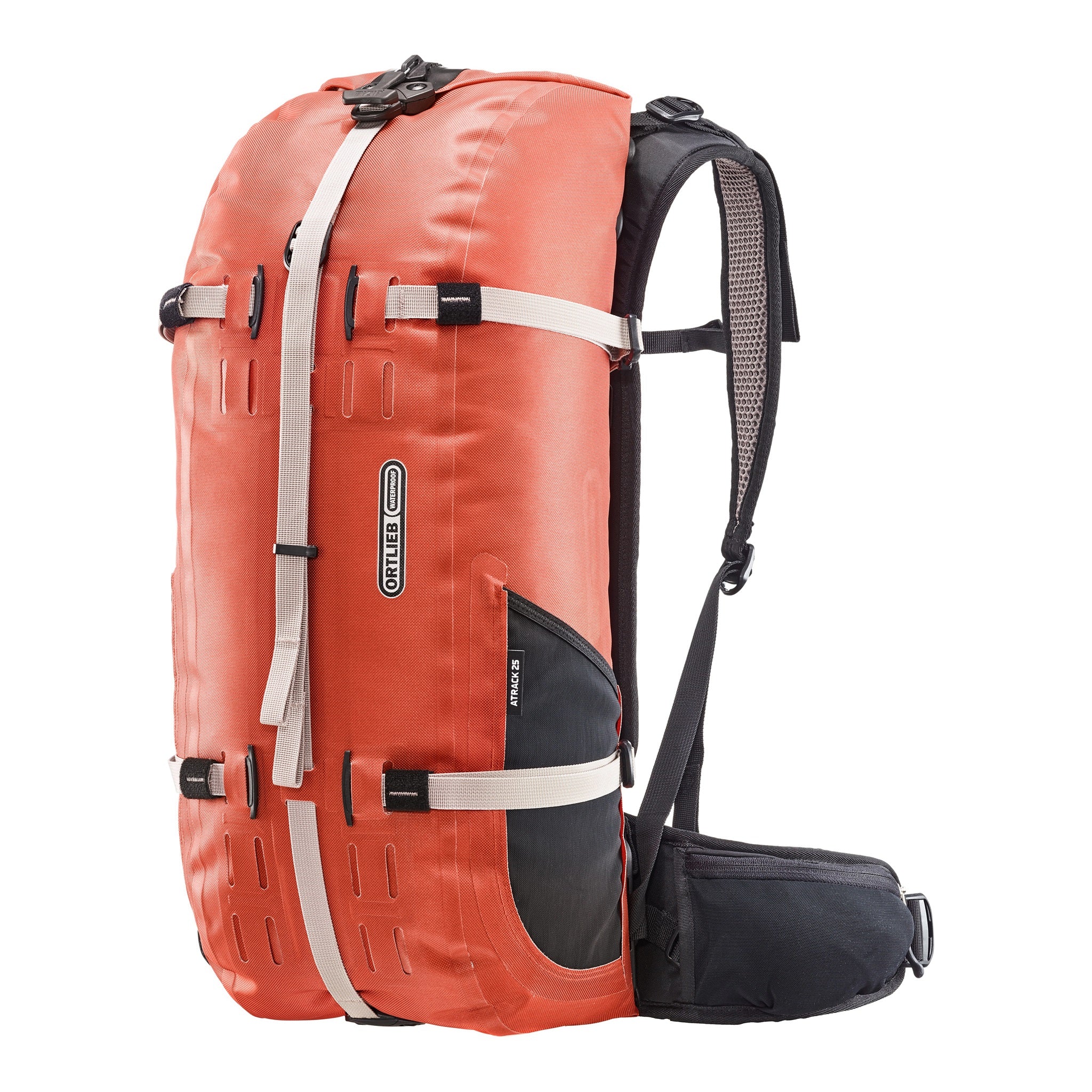 Vista frontal de la mochila impermeable ORTLIEB Atrack para exteriores en color rooibos con 25 litros, con detalles negros, correas de compresión ajustables, aletas de cadera y bolsillo lateral de malla.